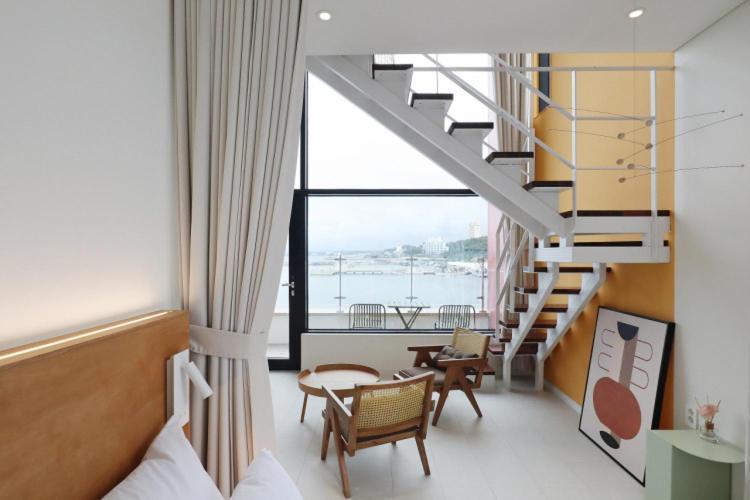 Bau Haus Villa Sokcho Exterior foto